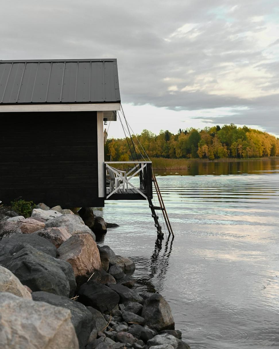 Lakefront Retreat
